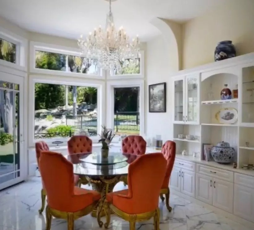 Imagini din vila în care Monica Gabor locuiește în America cu Mr. Pink. Au SPA acasă și vinotecă la subsol