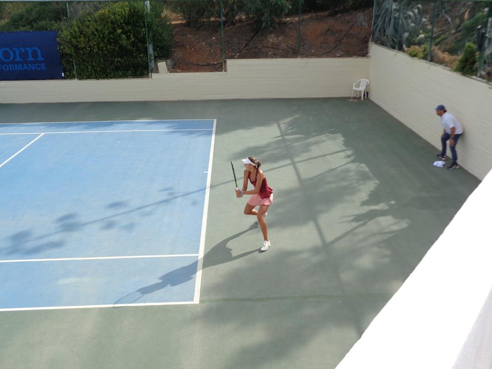 Un mare talent al tenisului tricolor se stinge în Cipru: ”Caut sponsor, pentru a-mi realiza visul!”. Raluca Șerban a intrat pe mâna antrenorului care l-a făcut mare pe Baghdatis. Sportiva este valoroasă, dar și frumoasă / GALERIE FOTO