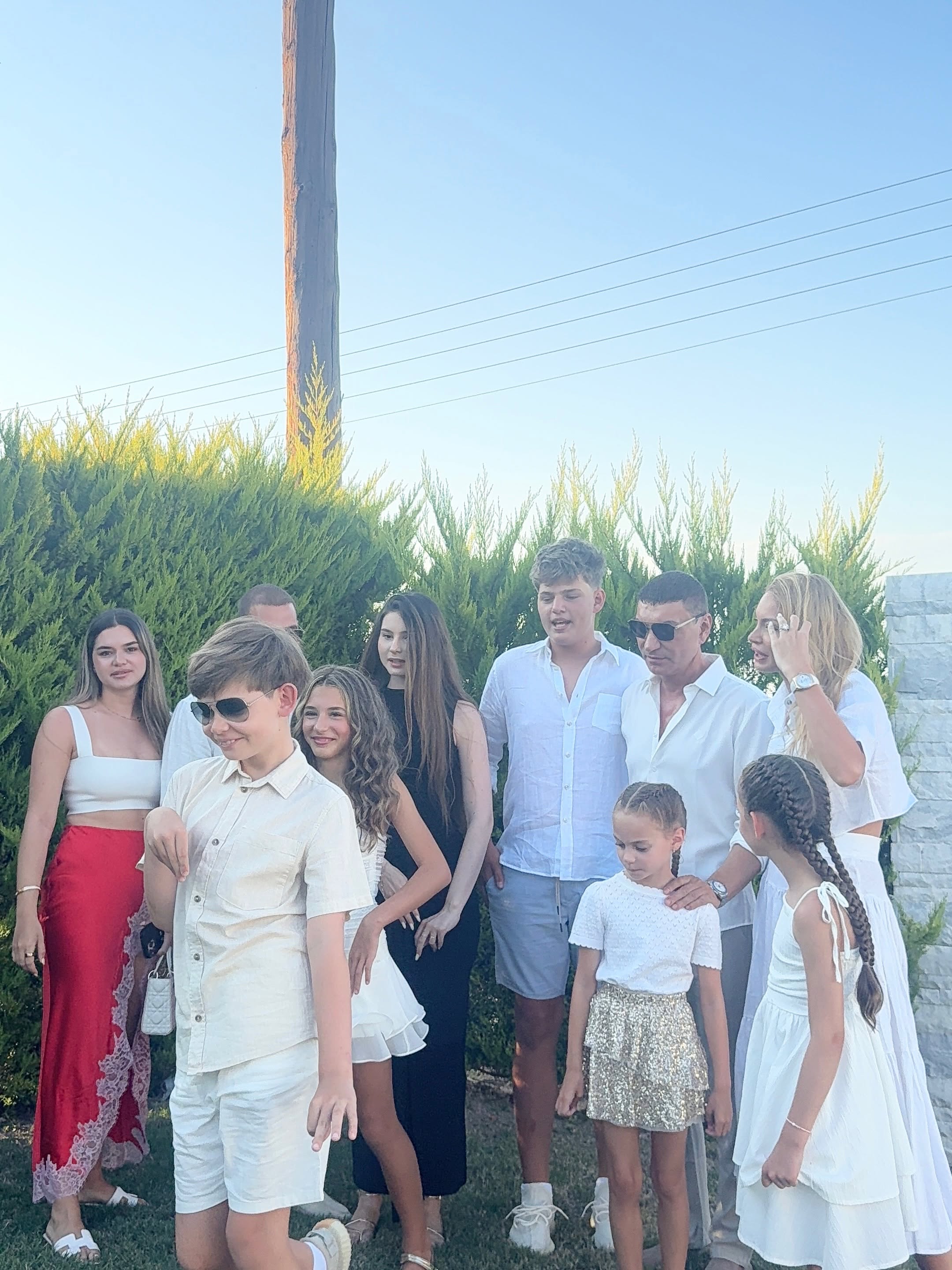Imagini rare cu cei nouă copii ai lui Cristi Borcea. Valentina Pelinel, mesaj emoționant despre familia numeroasă