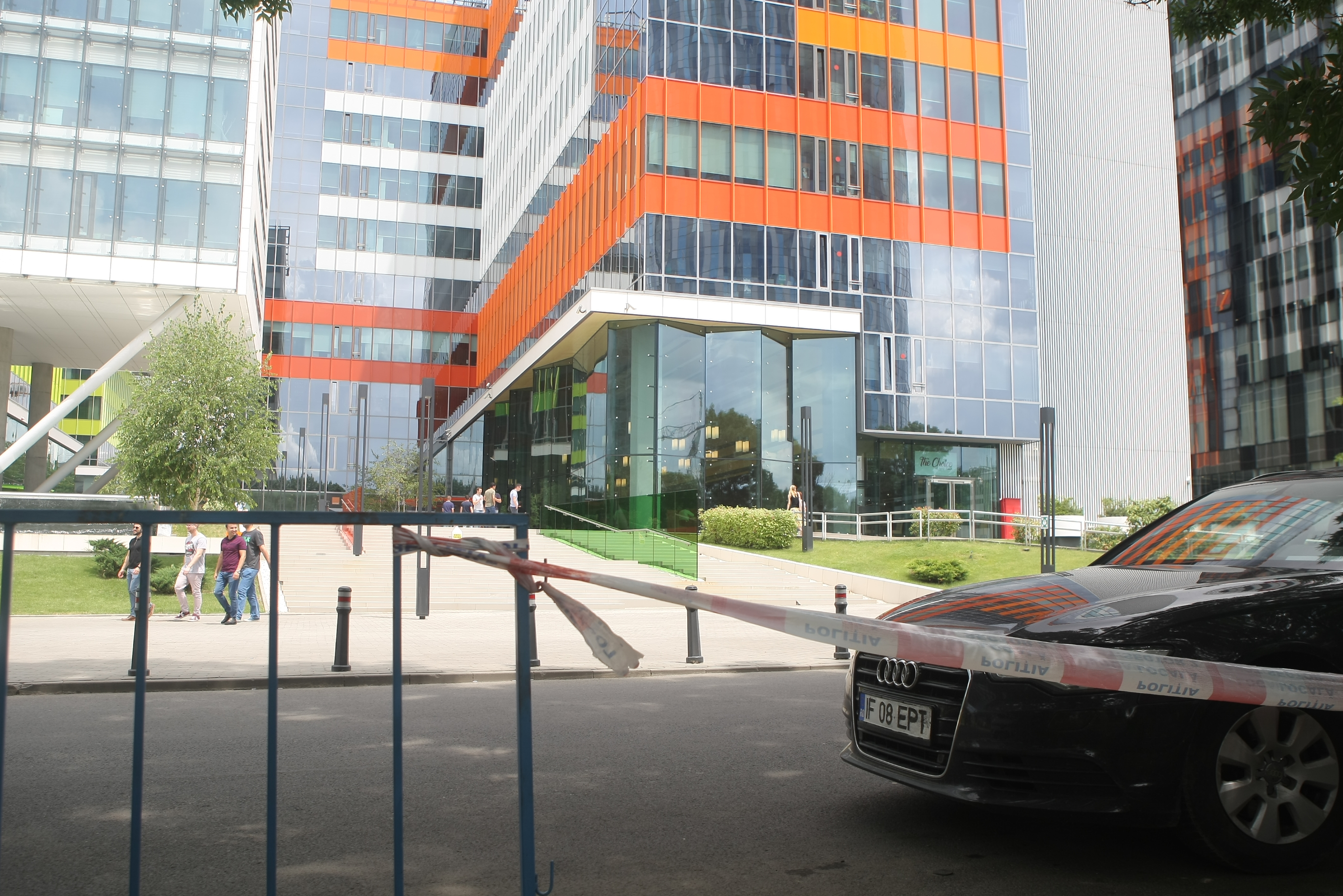 #salvatipipera | Noi măsuri în urma campaniei Libertatea: Primăria Sectorului 2 a montat garduri pentru a împiedica parcarea ilegală pe str. Gara Herăstrău