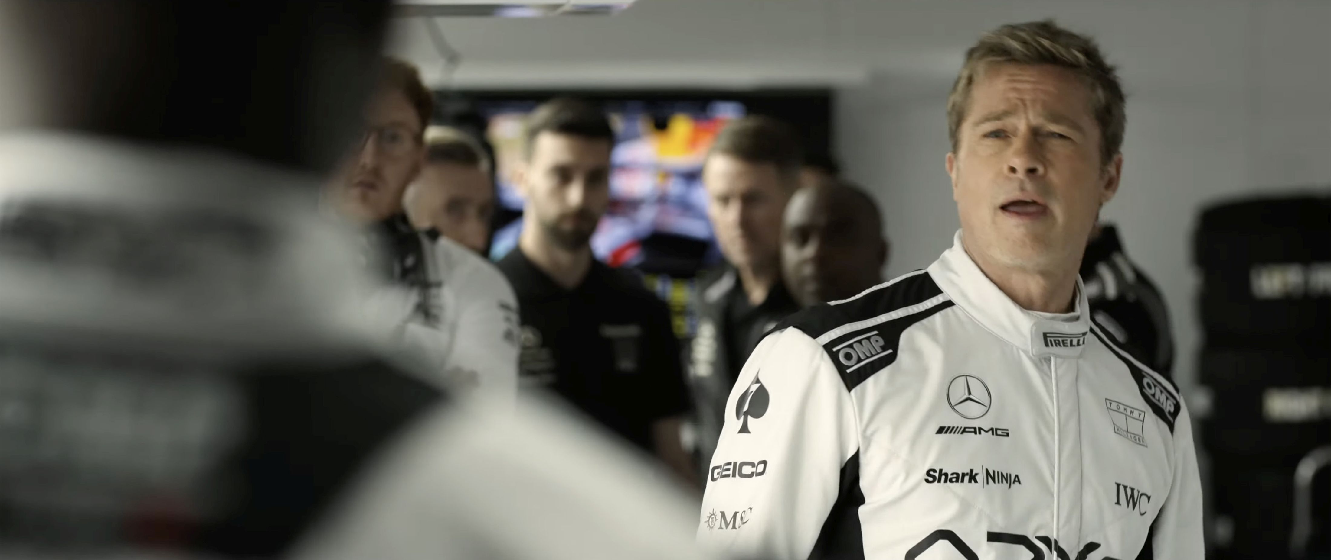Filmul la care Brad Pitt a lucrat cu Lewis Hamilton ajunge în România. De când poate fi văzut la cinema „F1: The Movie”