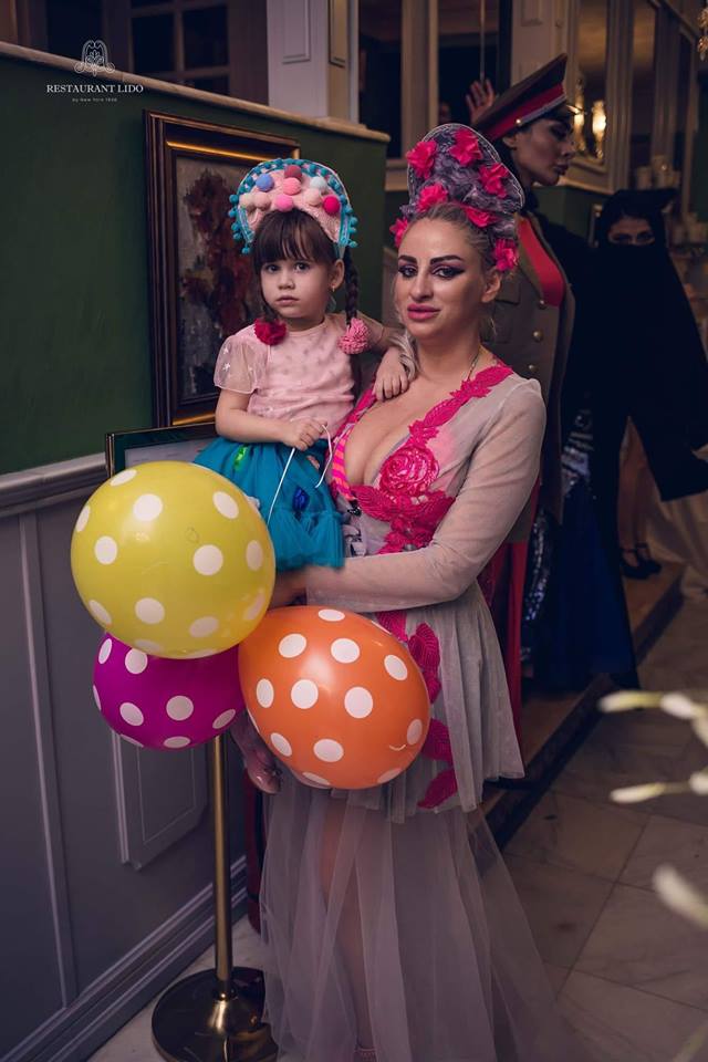 Ce spune Sânziana Buruiană despre faptul că-și alăptează fetița la trei ani. "Niciodată nu am încercat să opresc asta" | FOTO