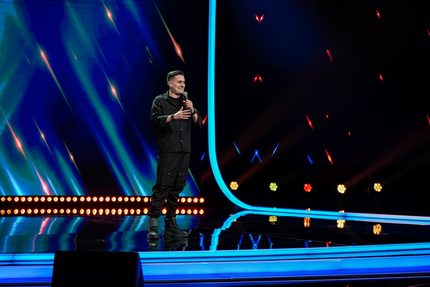 George Tănase, ironii pe scena de la „iUmor” despre reclame: „Intră peste tine în casă, deodată te trezești cu ele, de ai impresia că au venit mascații!”