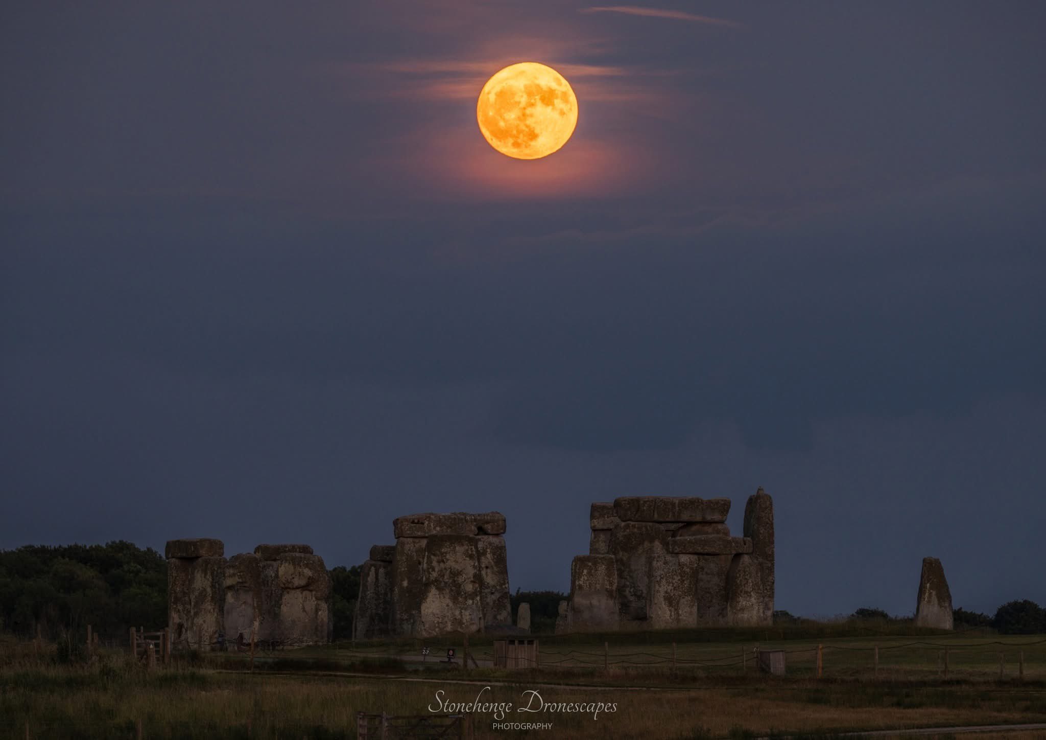 Cum s-a văzut „Luna Căpșună” pe cerul României. Imaginile impresionante din toată țara