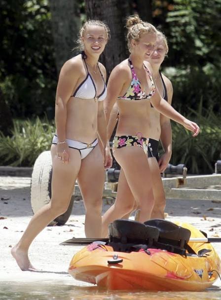 Imagini fierbinți cu trei jucătoare de tenis, într-o vacanță de vis! GALERIE FOTO