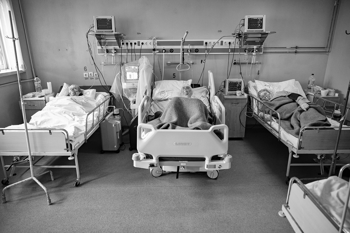 Despre oxigen, cafeină şi spiritul sacrificat al sărbătorilor în spitalul COVID din Roşiori de Vede: „O să picăm toţi la un moment dat”