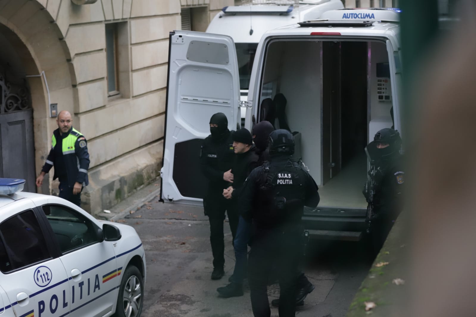 Horațiu Potra, păzit de un comando de mascați. Șeful mercenarilor a fost adus la Curtea de Apel București, alături de fiul și nepotul său