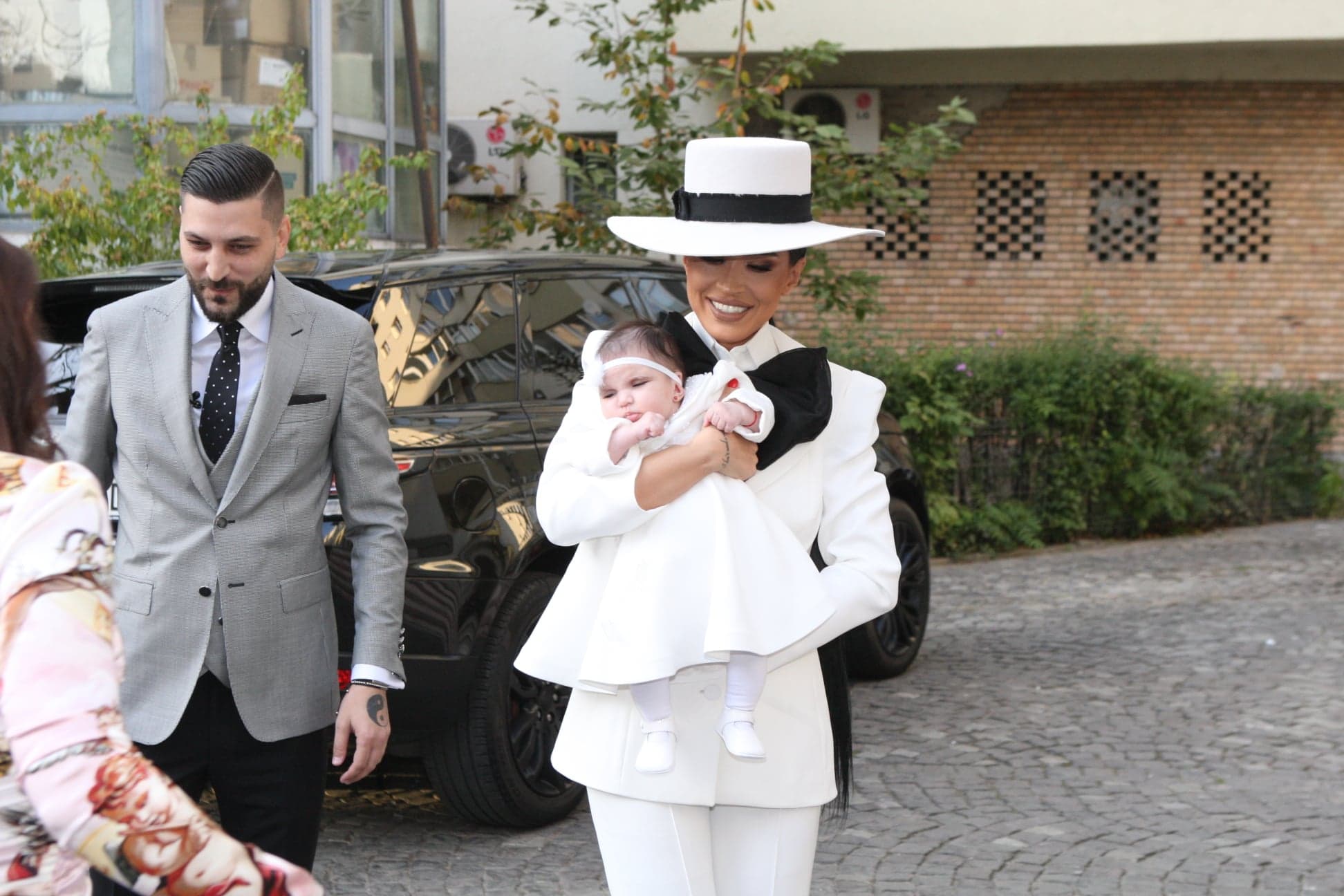 FOTO - Adelina Pestrițu și-a botezat fetița, pe Zenaida! Ce ținute a ales pentru marele eveniment