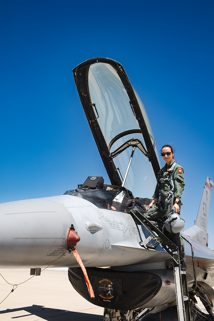 Elvețianca Fanny Cholet, singura femeie-pilot de teste pe F-35, cel mai avansat avion de luptă american: „Nu are nicio legătură cu Top Gun”