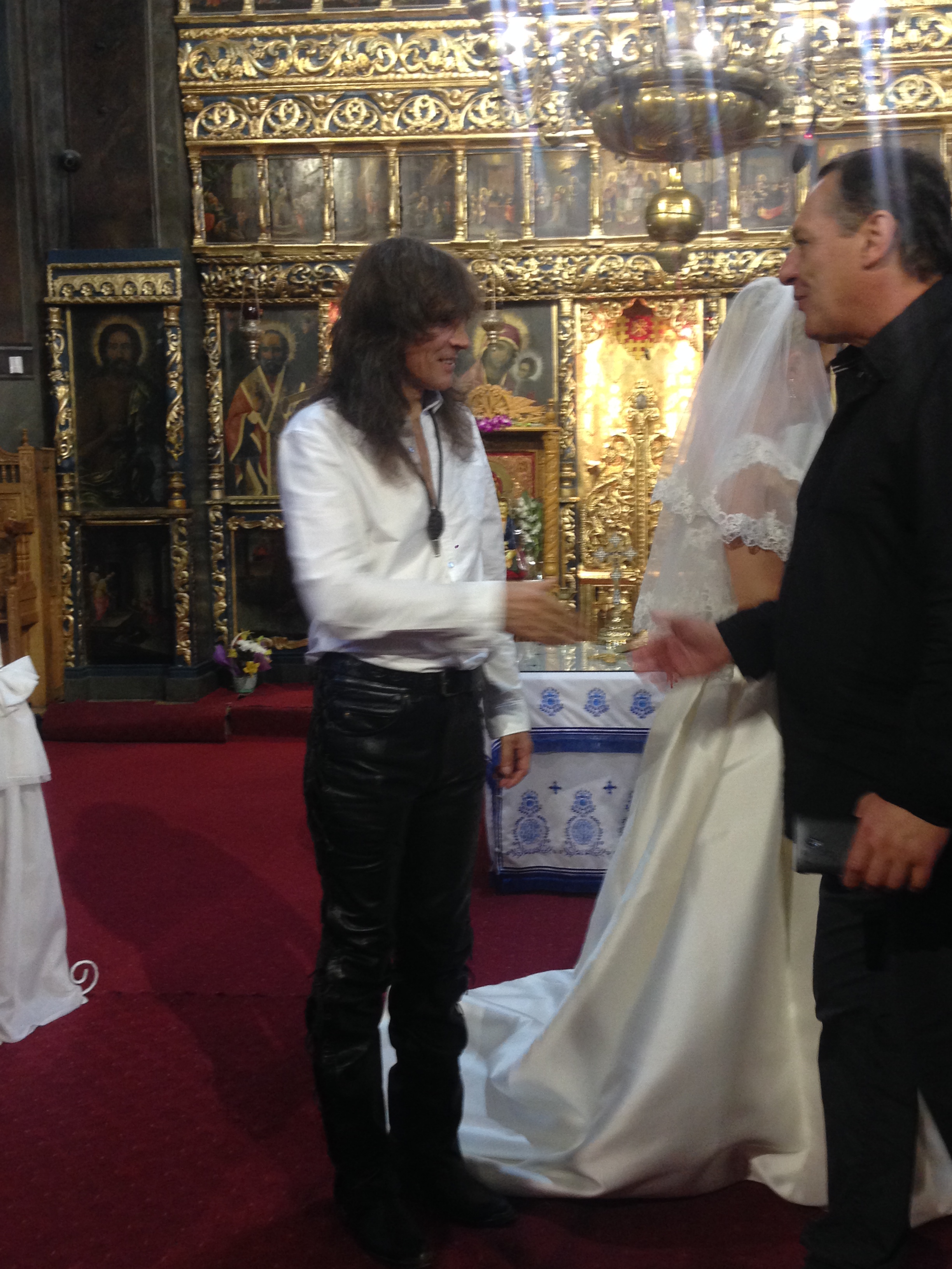 FOTO EXCLUSIV/ Așa nuntă nu a existat! Kempes, cel mai iubit solist rock, la altar în pantaloni de piele