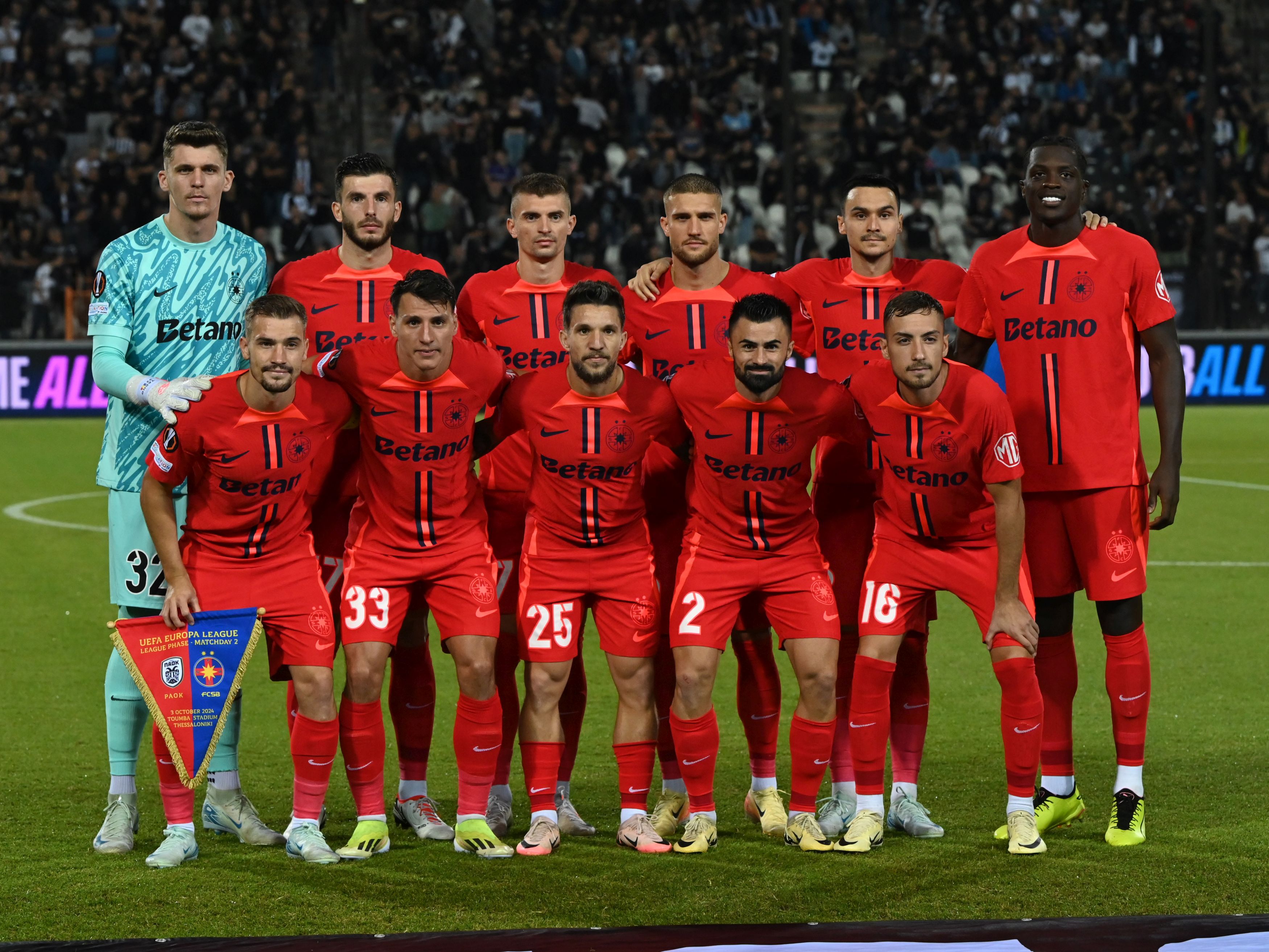 FCSB a câștigat la PAOK Salonic cu 1-0 după un final dramatic, în care echipa lui Răzvan Lucescu a lovit bara