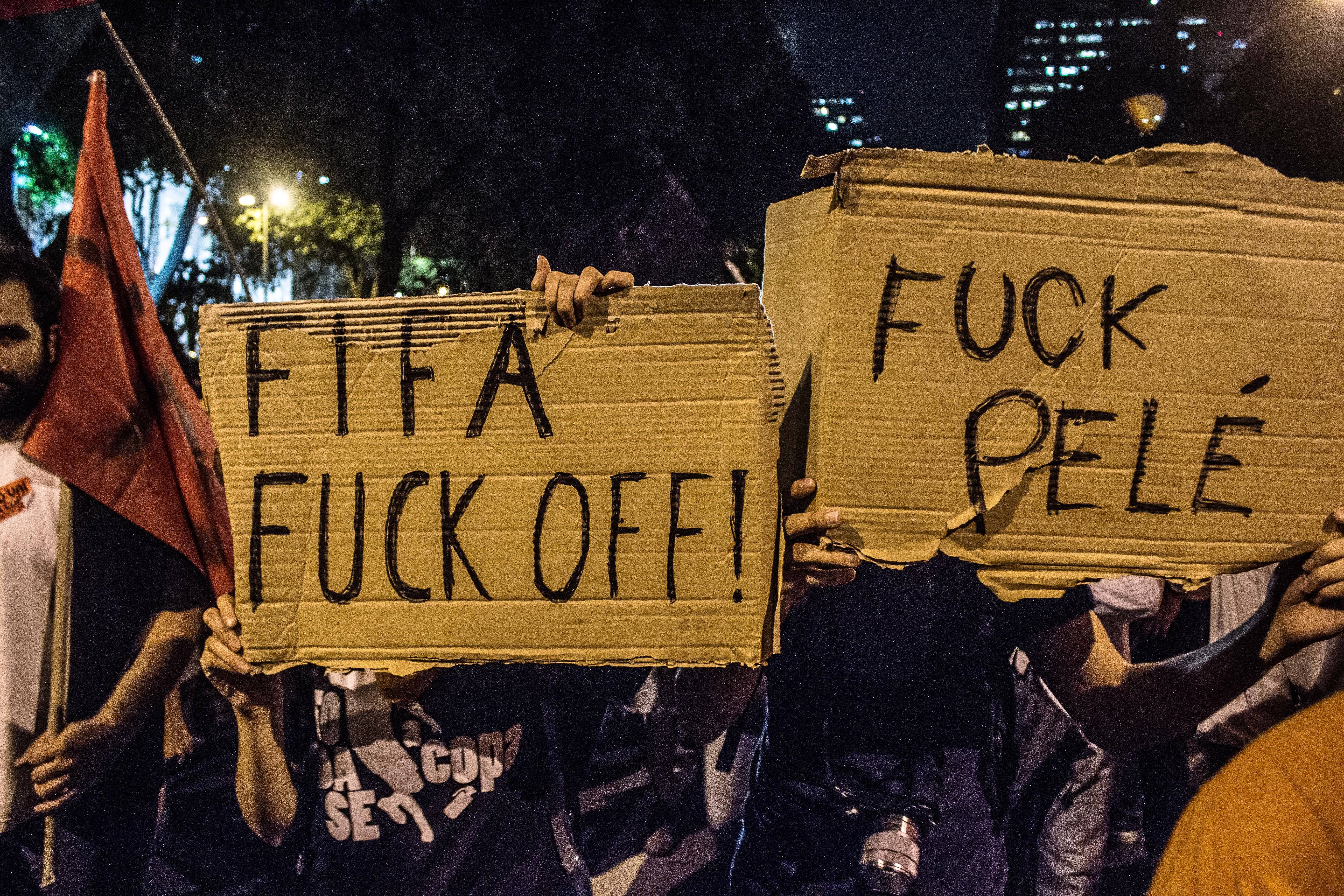 Brazilia a investit o avere pentru a suprima protestele săracilor!
