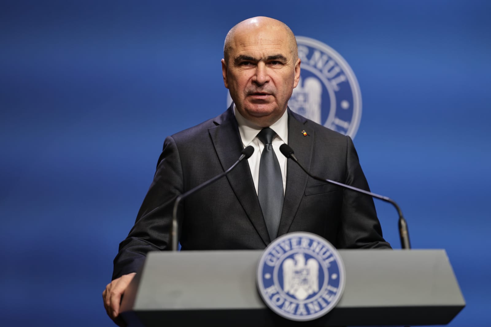 Ilie Bolojan taie numărul angajaților din primării și Consilii Județene. Și polițiștii locali vor fi afectați. Ce decizii a mai luat
