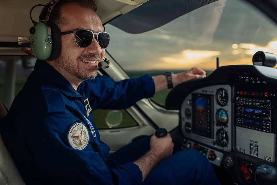Mihai Sturzu e comandant de aeronavă la mai bine de 10 ani de la destrămarea trupei Hi-Q: „Sunt mândru”. De ce a renunțat la muzică