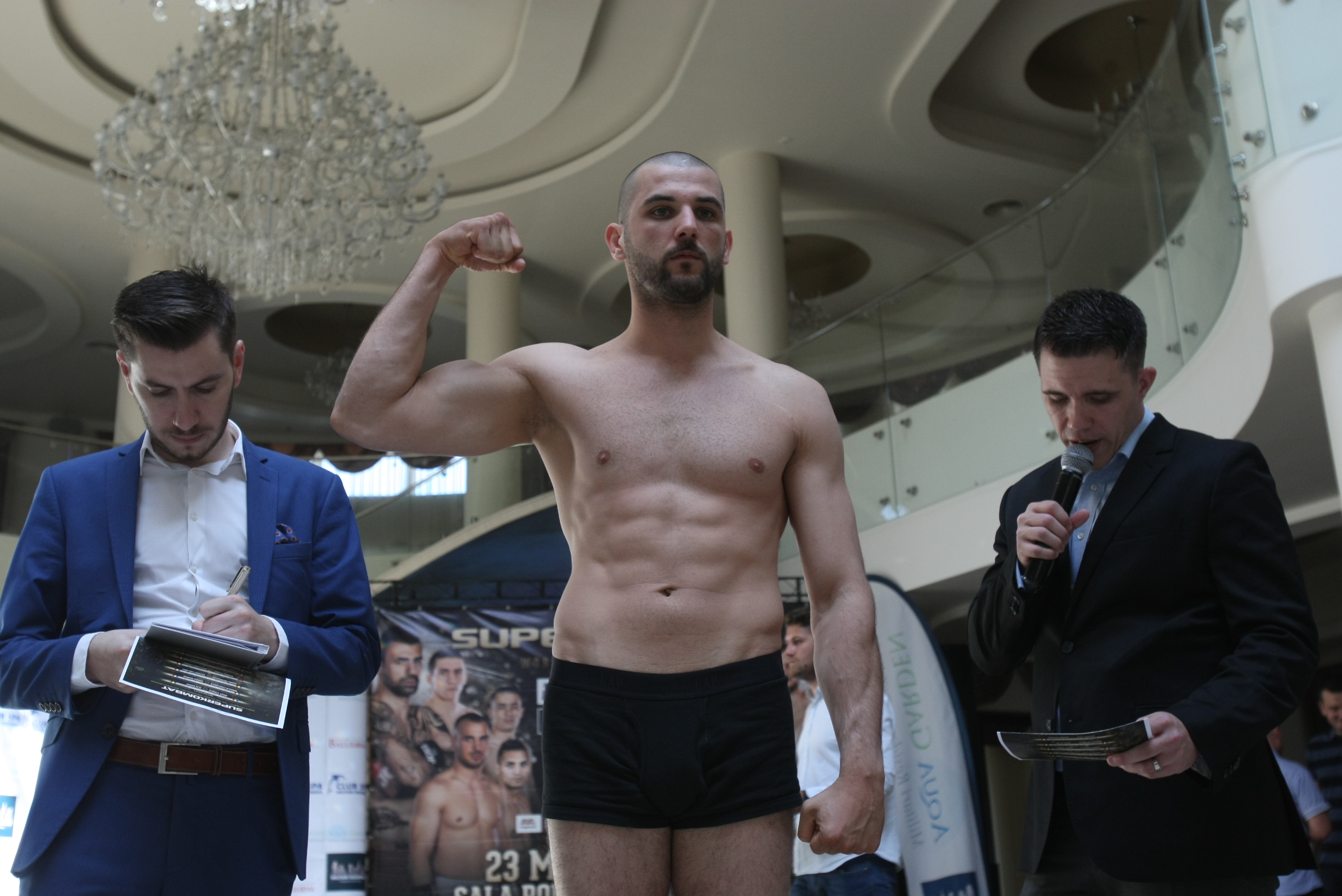 Luptătorii de la Superkombat București au trecut cu bine de proba cântarului oficial / GALERIE FOTO