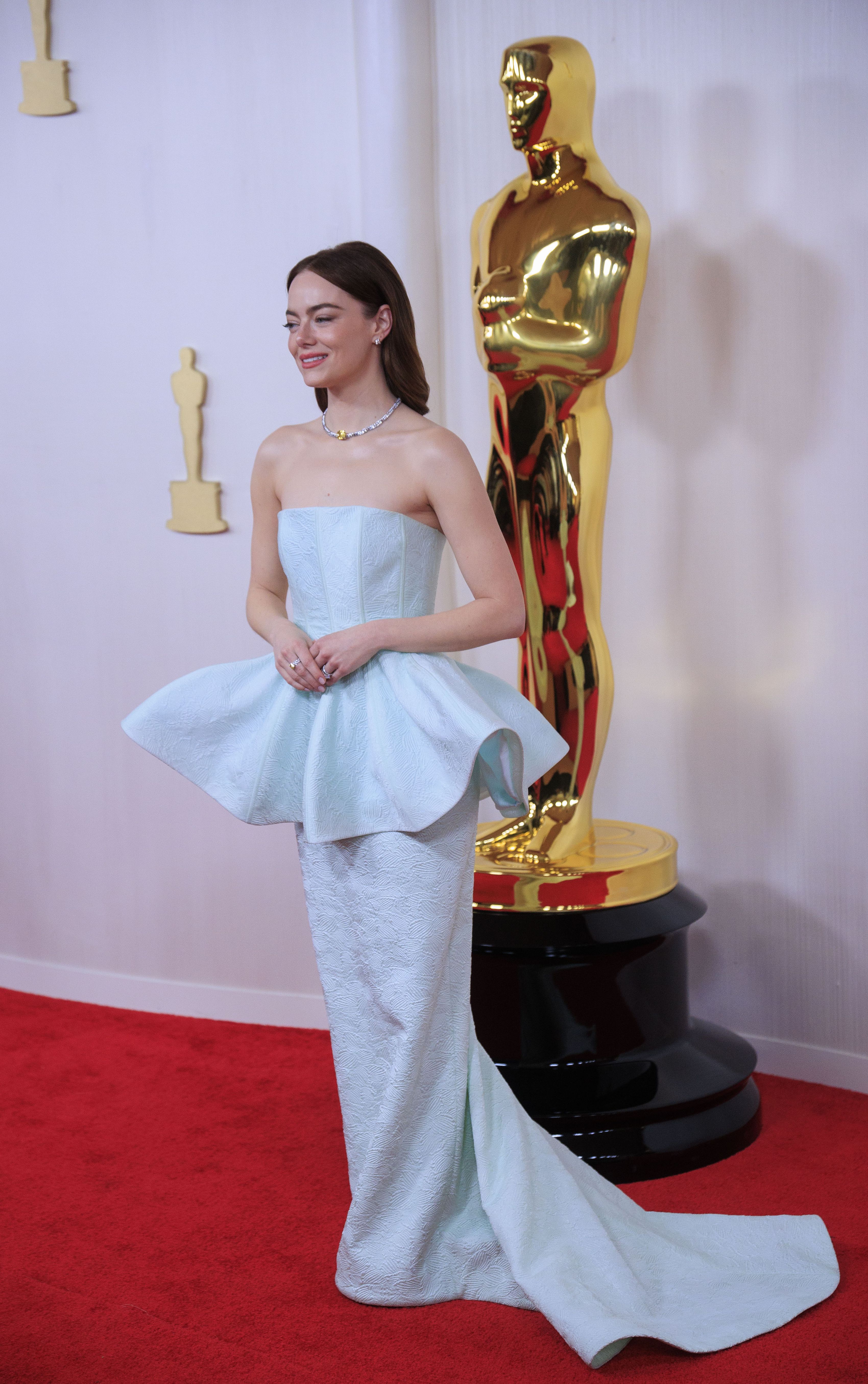 Vedete pe covorul roșu la Premiile Oscar 2024. Ce ținute au ales celebritățile