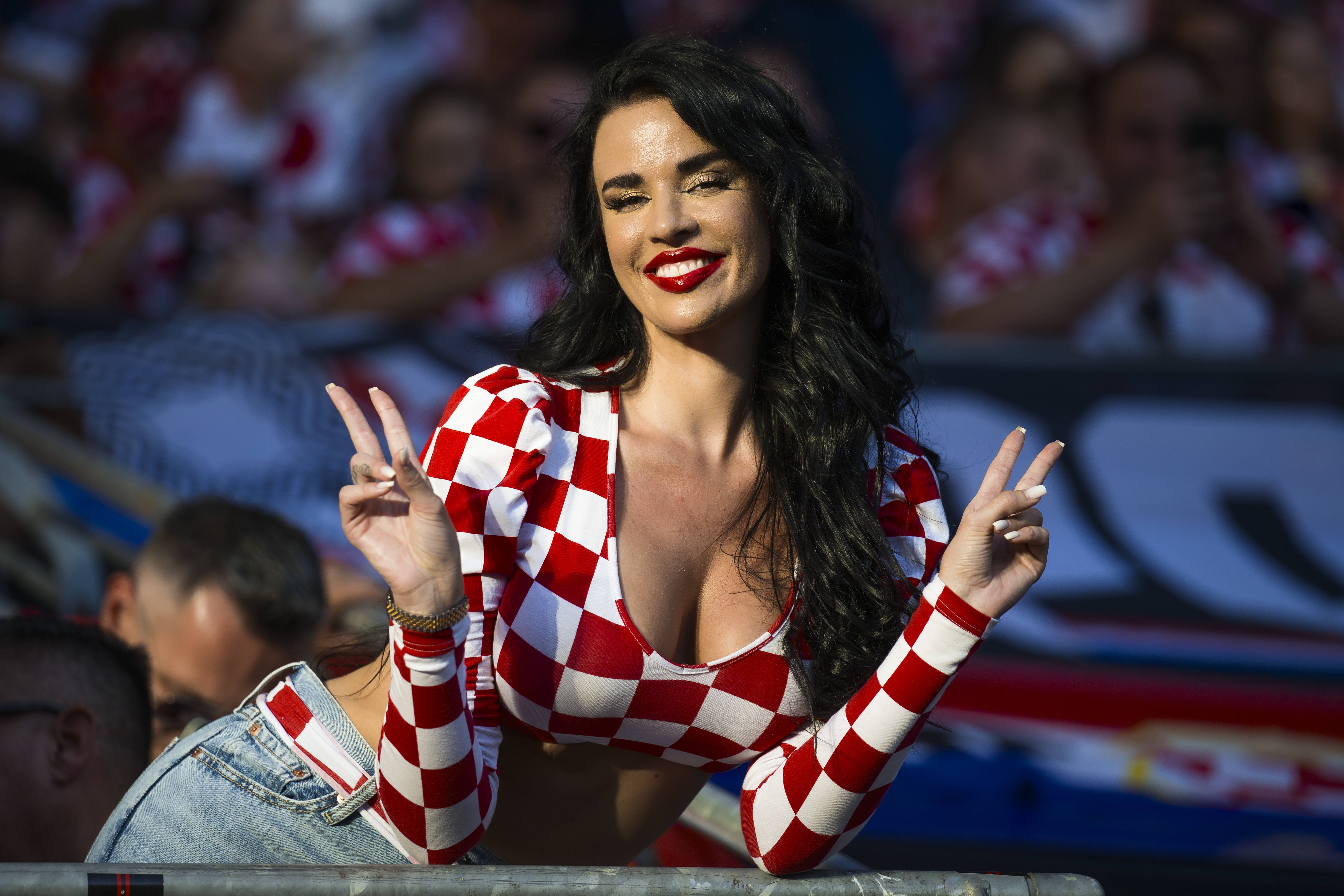 EURO 2024 | „Knöll Doll” i-a provocat degeaba pe italieni. Ce a făcut fosta Miss Croația înainte de meciul decisiv | VIDEO