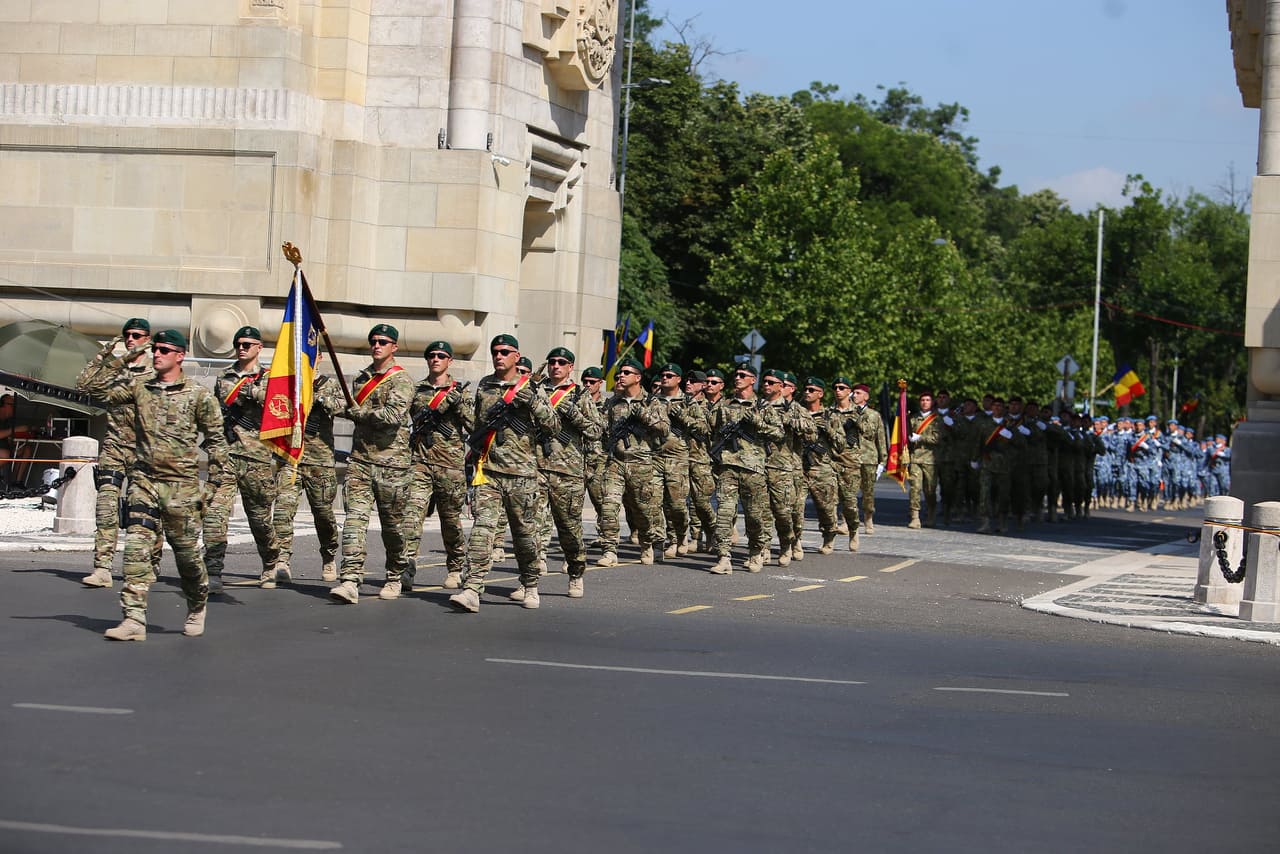 Ceremonie la Arcul de Triumf pentru militarii întorși din Afganistan. „O zi încărcată de emoție și recunoștință”