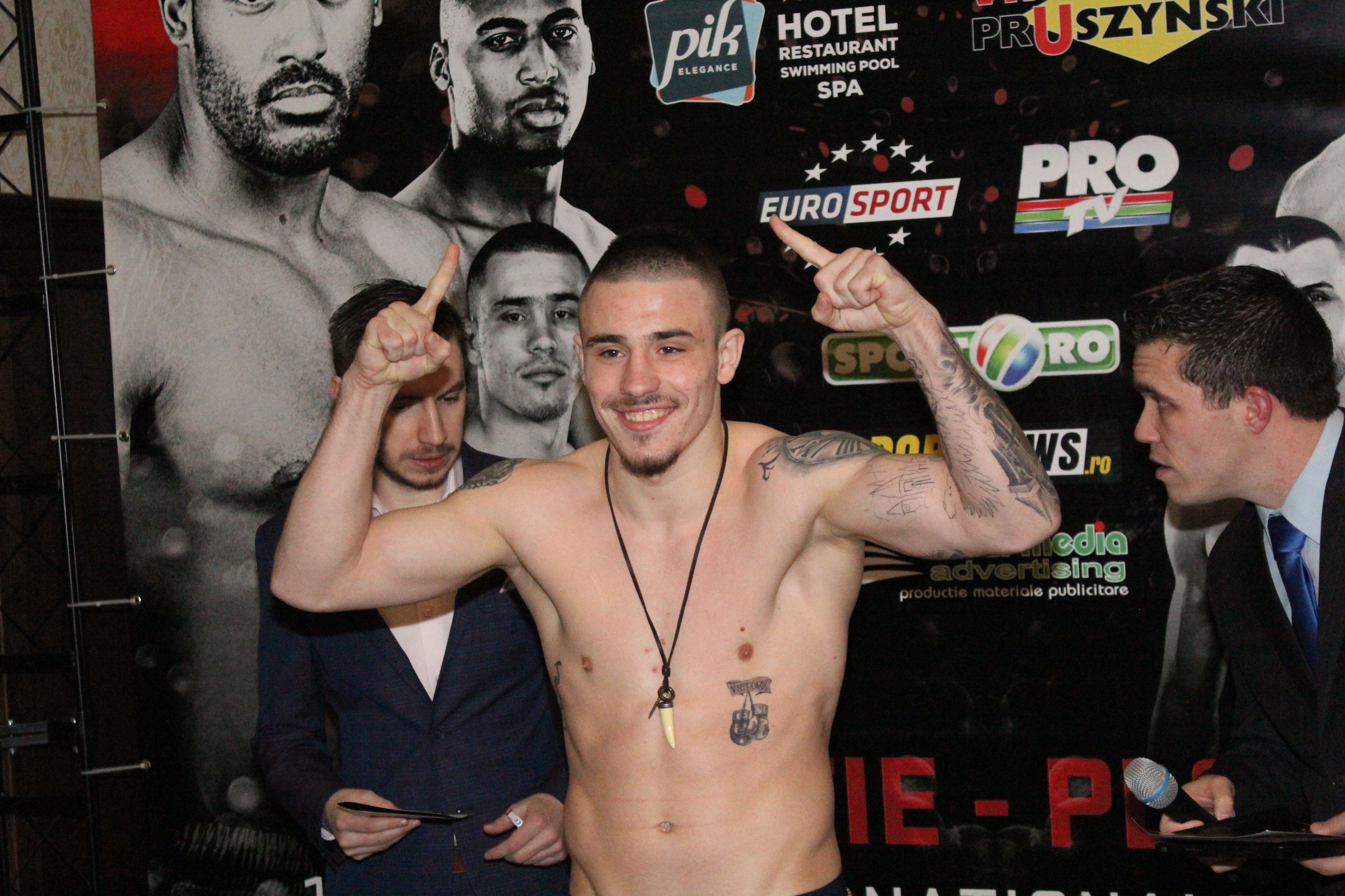 Luptătorii de la Superkombat Ploiești s-au confruntat pentru prima dată la cântarul oficial / GALERIE FOTO