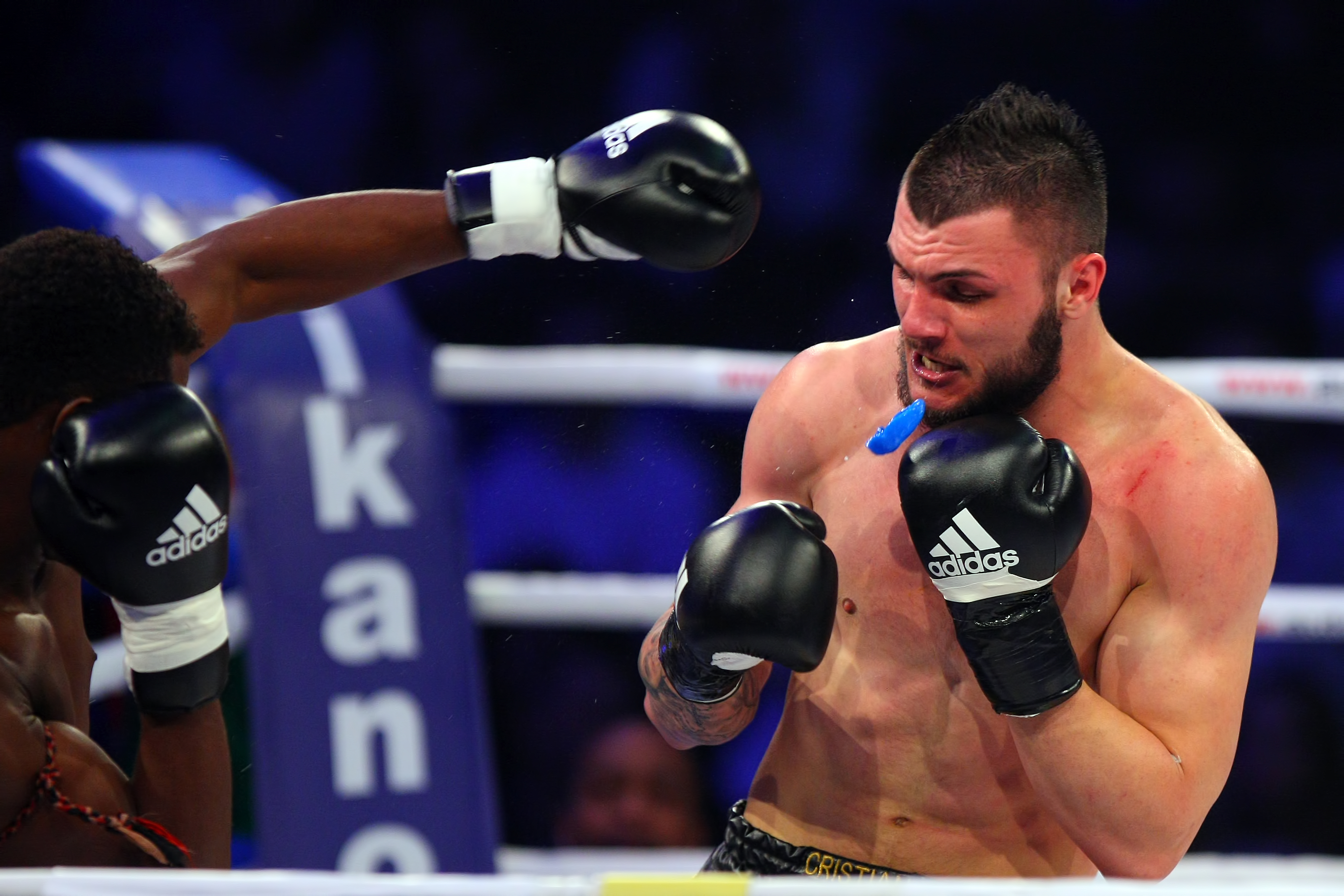 Meciul în urma căruia Amansio Paraschiv a devenit campion mondial Superkombat New Heroes! VIDEO& FOTO