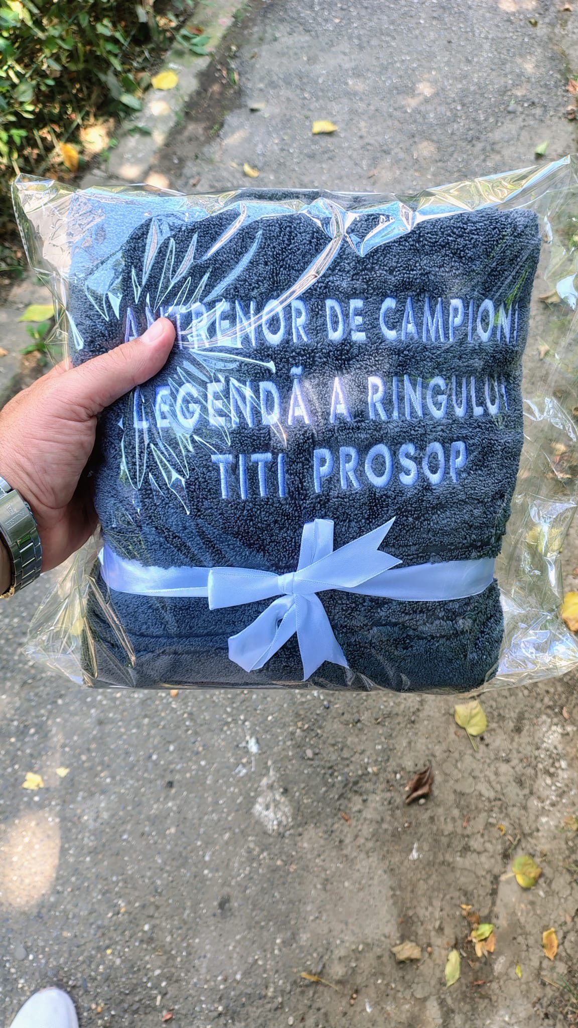 Antrenorul de box Titi „Prosop” Tudor a împlinit 70 de ani. A primit tort, 70 de sarmale și... un prosop