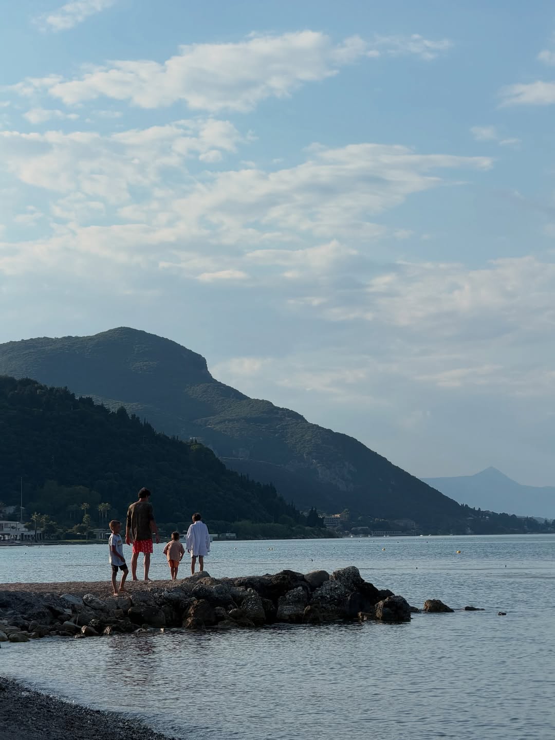 Vedetele din România care au ales Grecia pentru vacanța de vară. Imagini din destinațiile preferate