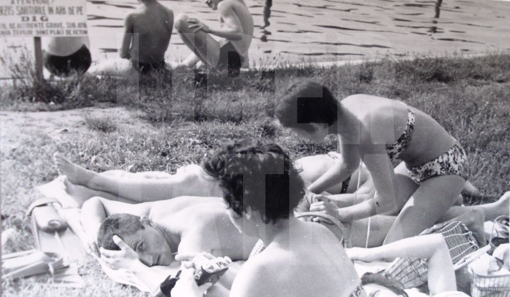 Surfer-Țiri! Miliardar la apă! Fostul jucător de tenis Ion Țiriac s-a bălăcit după decenii pe litoralul românesc. Atunci, mergea la mare cu singura lui soție | FOTO