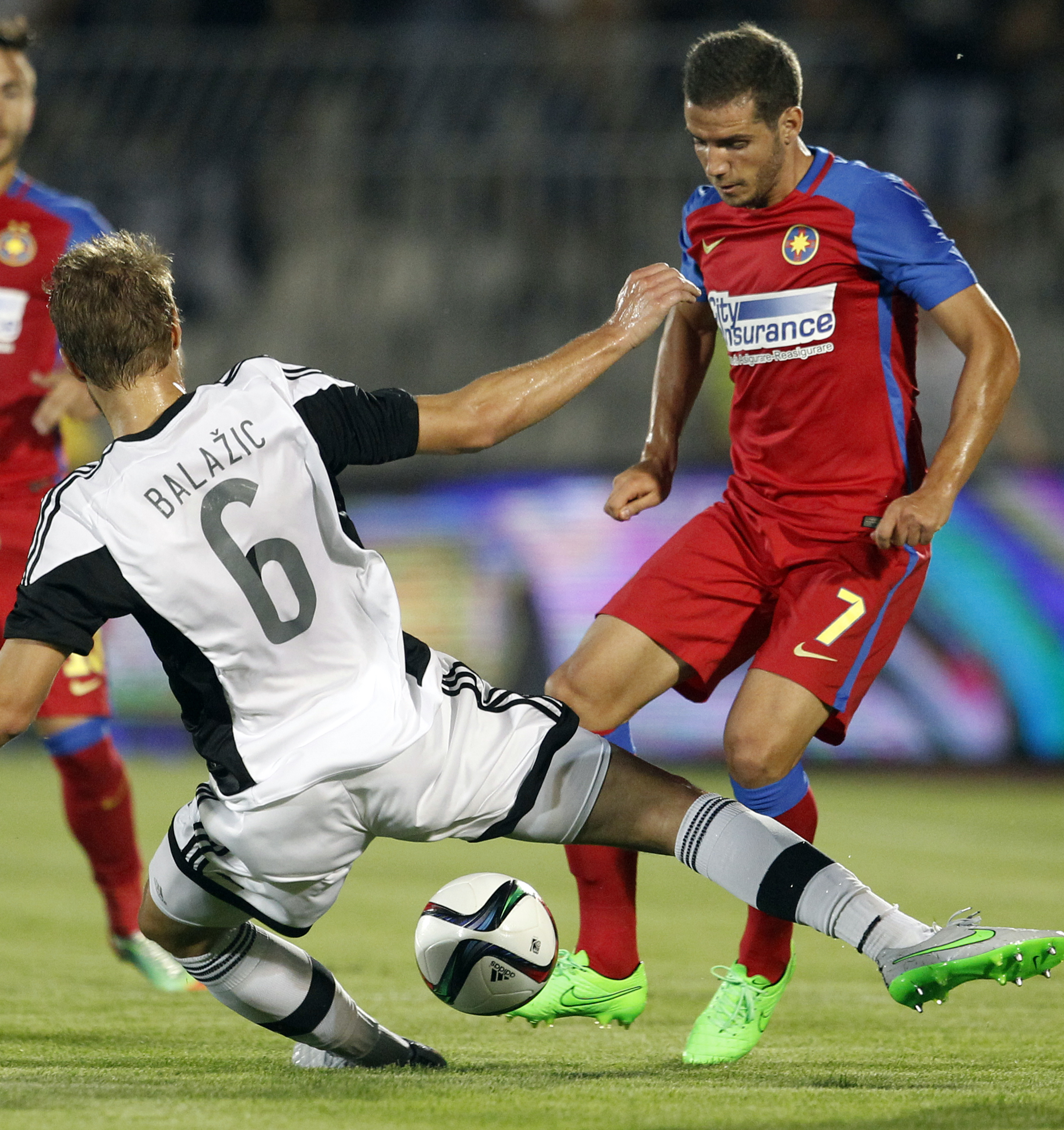 Liga Campionilor, turul III preliminar, retur: Partizan - Steaua 4-2 (în tur: 1-1). Cu un om în minus, trupa lui Rădoi a primit TREI goluri și a fost eliminată din Ligă! Merge în play-off-ul Ligii Europa. După ”returul” cu Trencin, Papp a fost încă o dată ”oaia neagră” / LIVE BLOG & FOTO & VIDEO