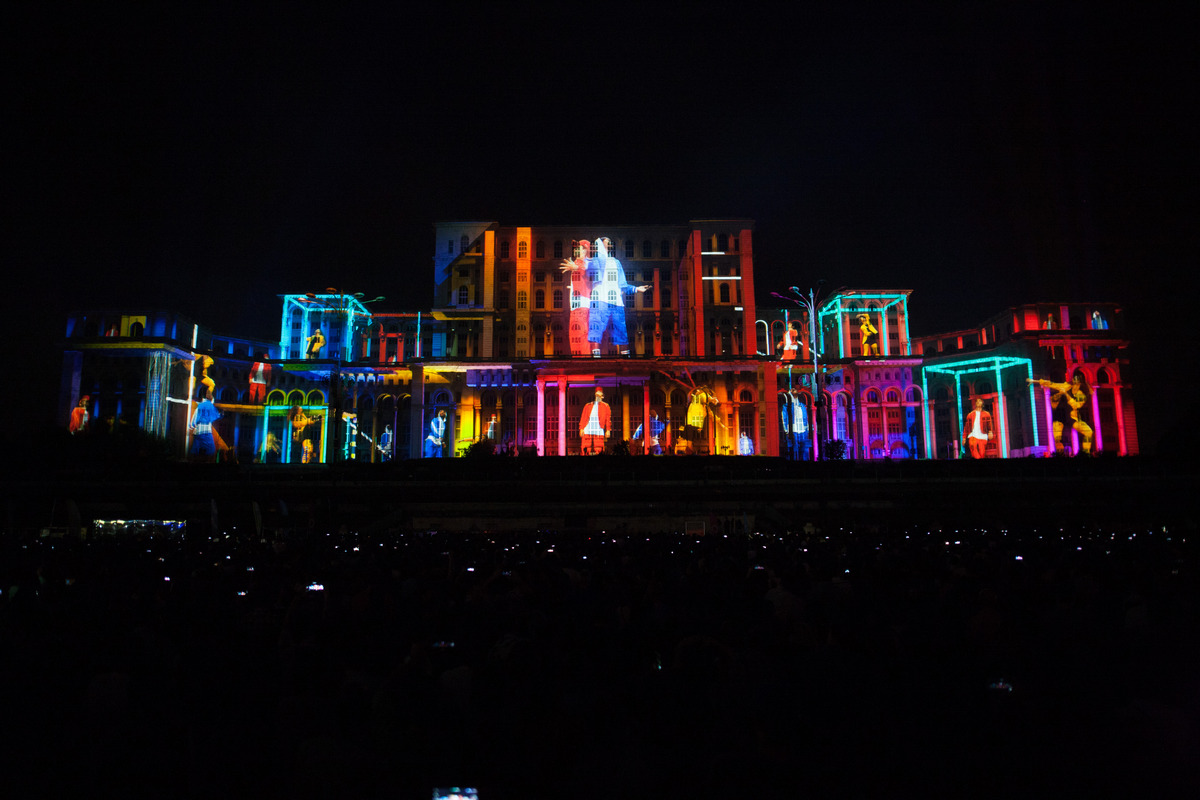 iMapp Bucharest 2021, evenimentul care luminează sâmbătă Palatul Parlamentului. Care e programul