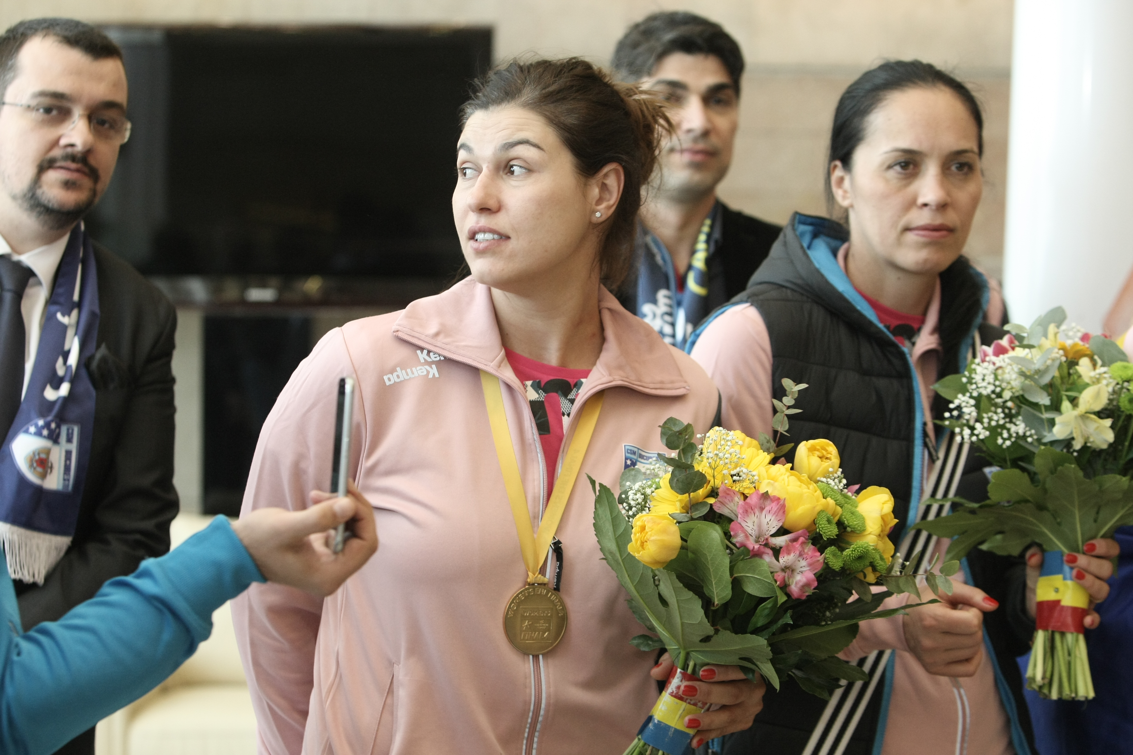 Pivotul Oana Manea a avut două dedicații, după ce a câștiga Liga Campionilor! Pentru ”Malefica” și pentru tata!