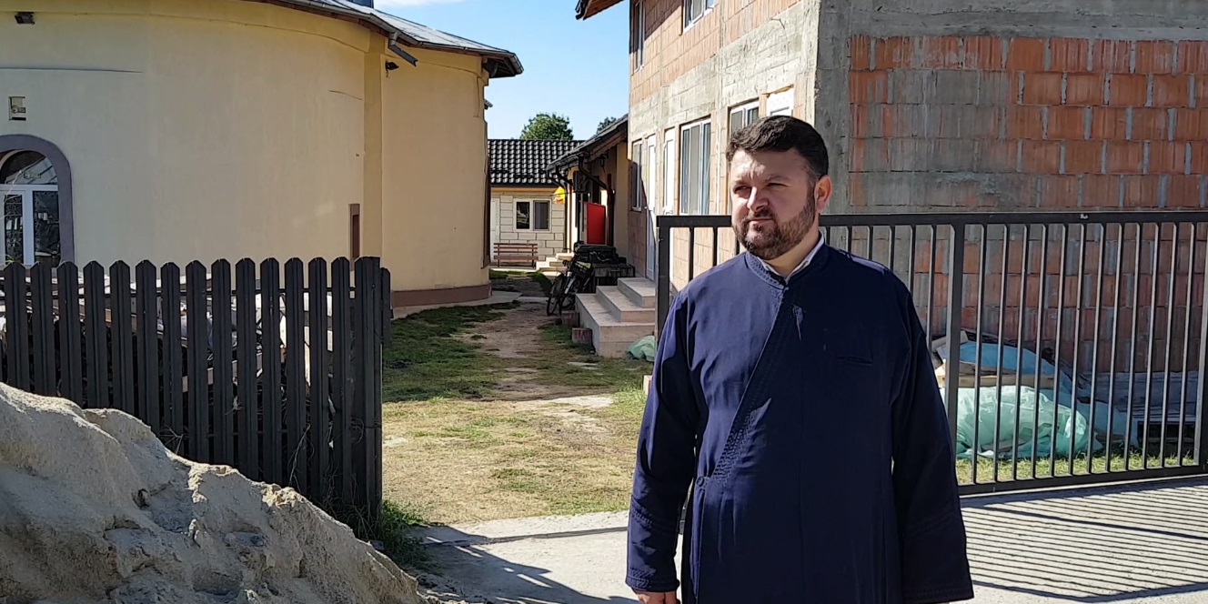 VIDEO/ Preotul din Teleorman care hrănește un sat din cel mai sărac județ al României. Cantina de la biserică