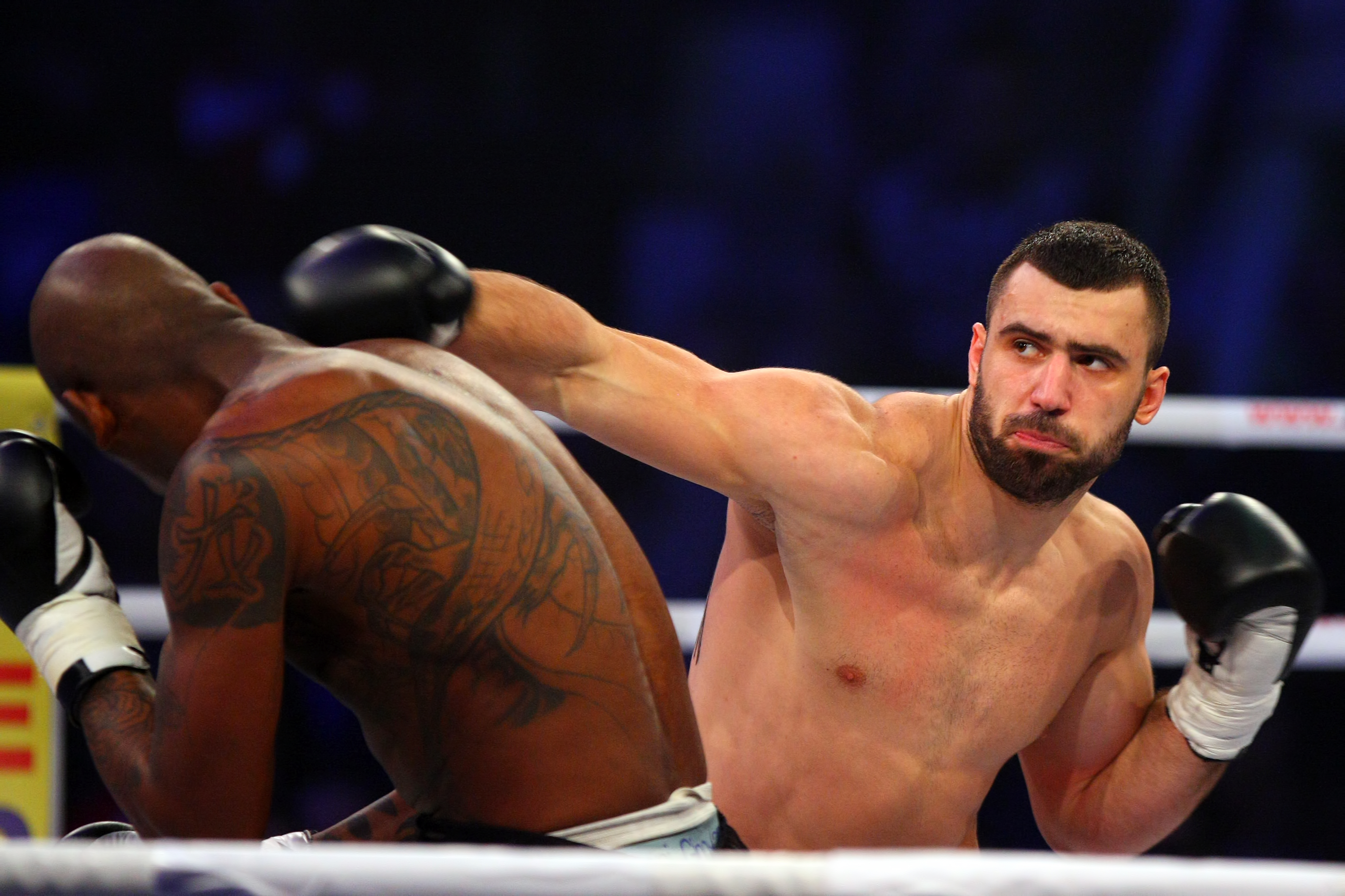 Meciul în urma căruia Amansio Paraschiv a devenit campion mondial Superkombat New Heroes! VIDEO& FOTO