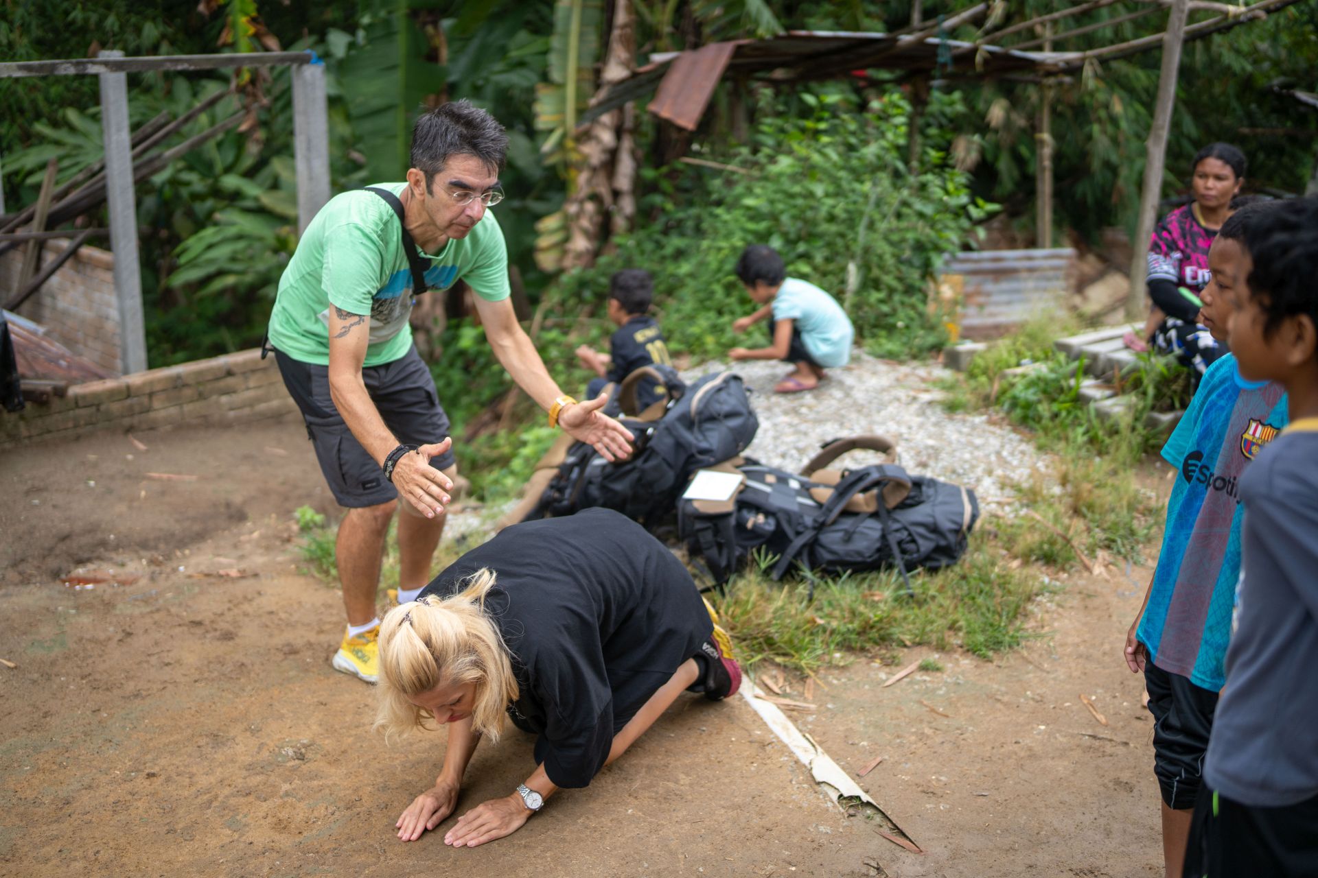 Începe etapa a șasea Asia Express 2024. Trei echipe se întrec pentru Joker într-un joc sălbatic de amuletă în inima junglei