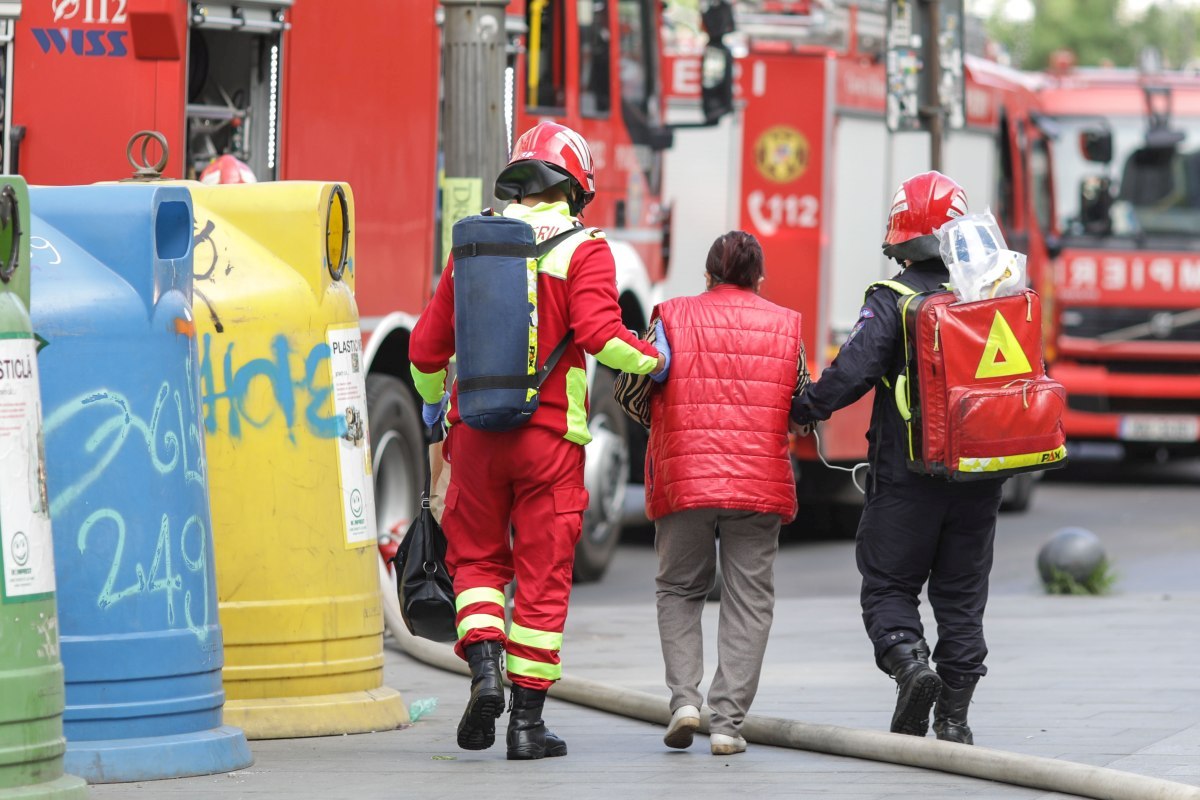 Alertă de incendiu la metrou, la Piața Romană. Trei stații au fost evacuate și 25 de călători au primit îngrijiri medicale