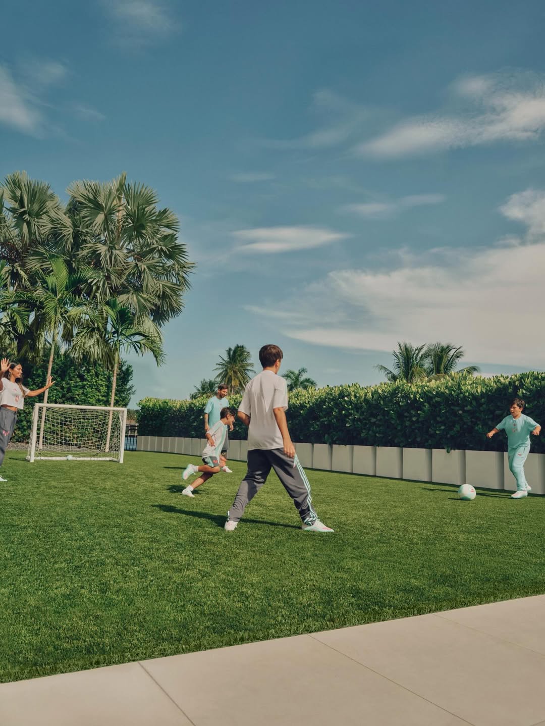 Imagini rare cu familia lui Messi. Soția și copiii îl susțin la fiecare meci: „Ce privilegiu este să te văd făcând istorie