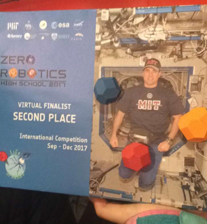 Elevi din Timișoara, premiați la finala unui concurs organizat de NASA. Au programat roboți pentru Stația Spațială Internațională