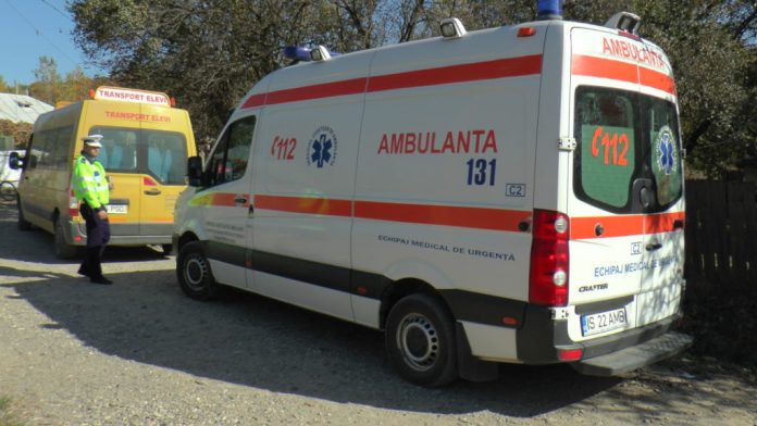 Fetiță de trei ani, ucisă de microbuzul școlar plin cu elevi, în Iași. Detalii șocante: A fost călcată cu roata pe cap