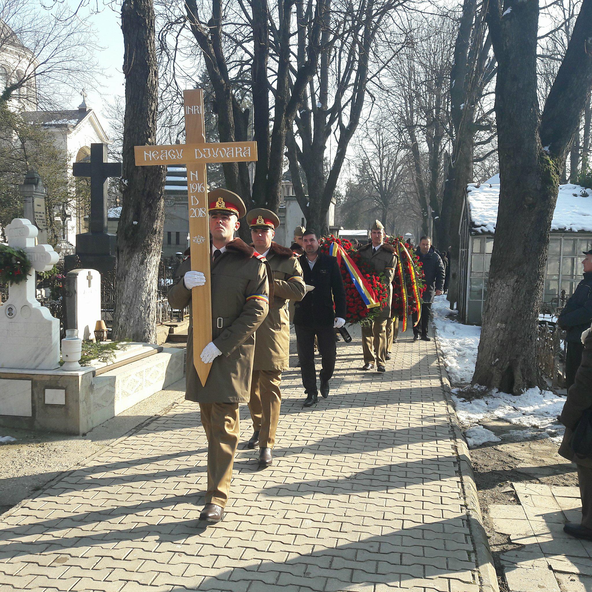 Neagu Djuvara, condus pe ultimul drum. Reputatul istoric a fost înmormântat cu onoruri militare / FOTO
