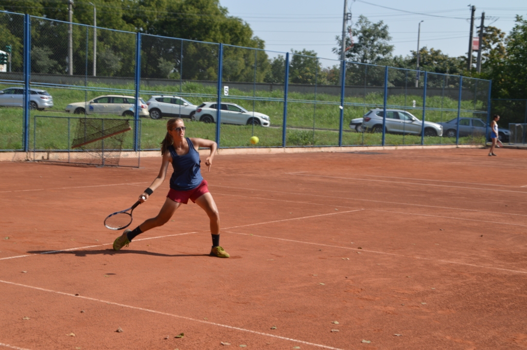 Ioana Loredana Roșca și-a adus buldogul francez la Arad. Fata a câștigat Roland Garros-ul la junioare / GALERIE FOTO