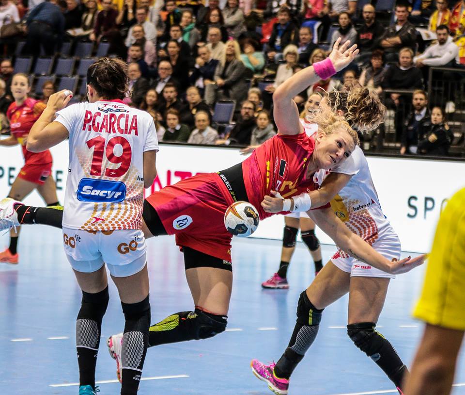 LIVE&VIDEO România - Angola, la Campionatul Mondial de handbal feminin 2017. Egal la pauză, chinurile facerii pentru succes! Joc împiedicat, echipa din Africa a condus și la patru goluri! Dar avem 4 victorii din 4
