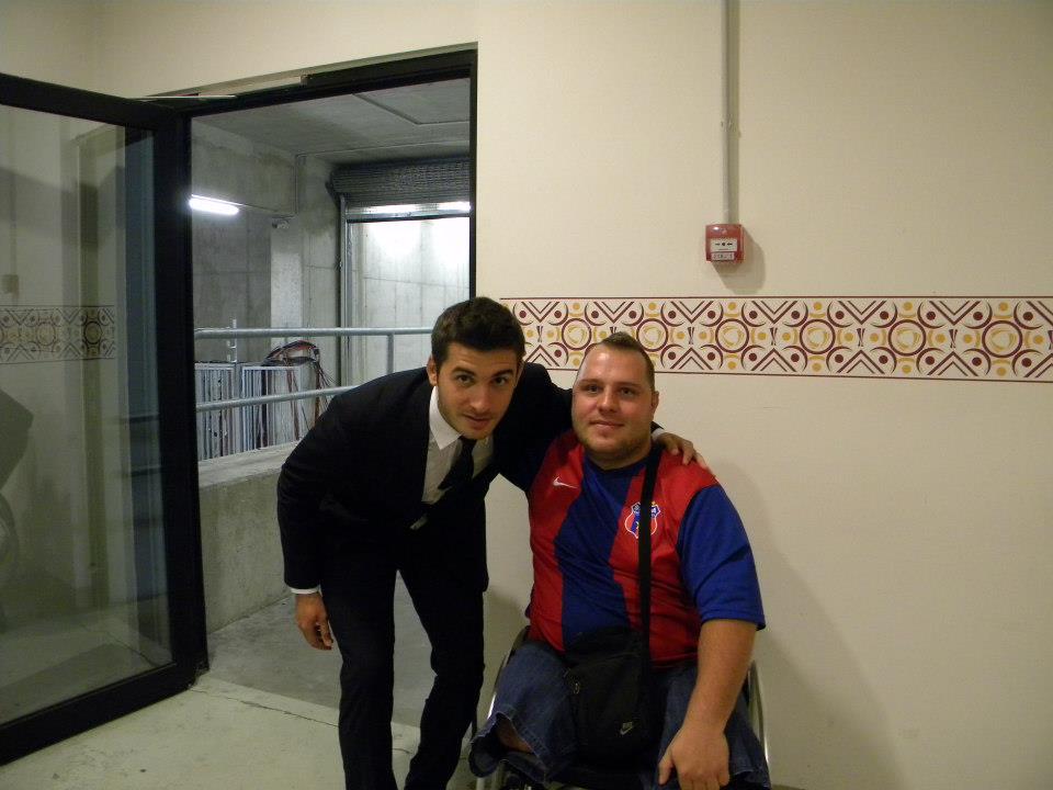 GALERIE FOTO / Minune de Sărbători în România! ^Steaua a ridicat din nou în picioare un fan cu membrele inferioare amputate