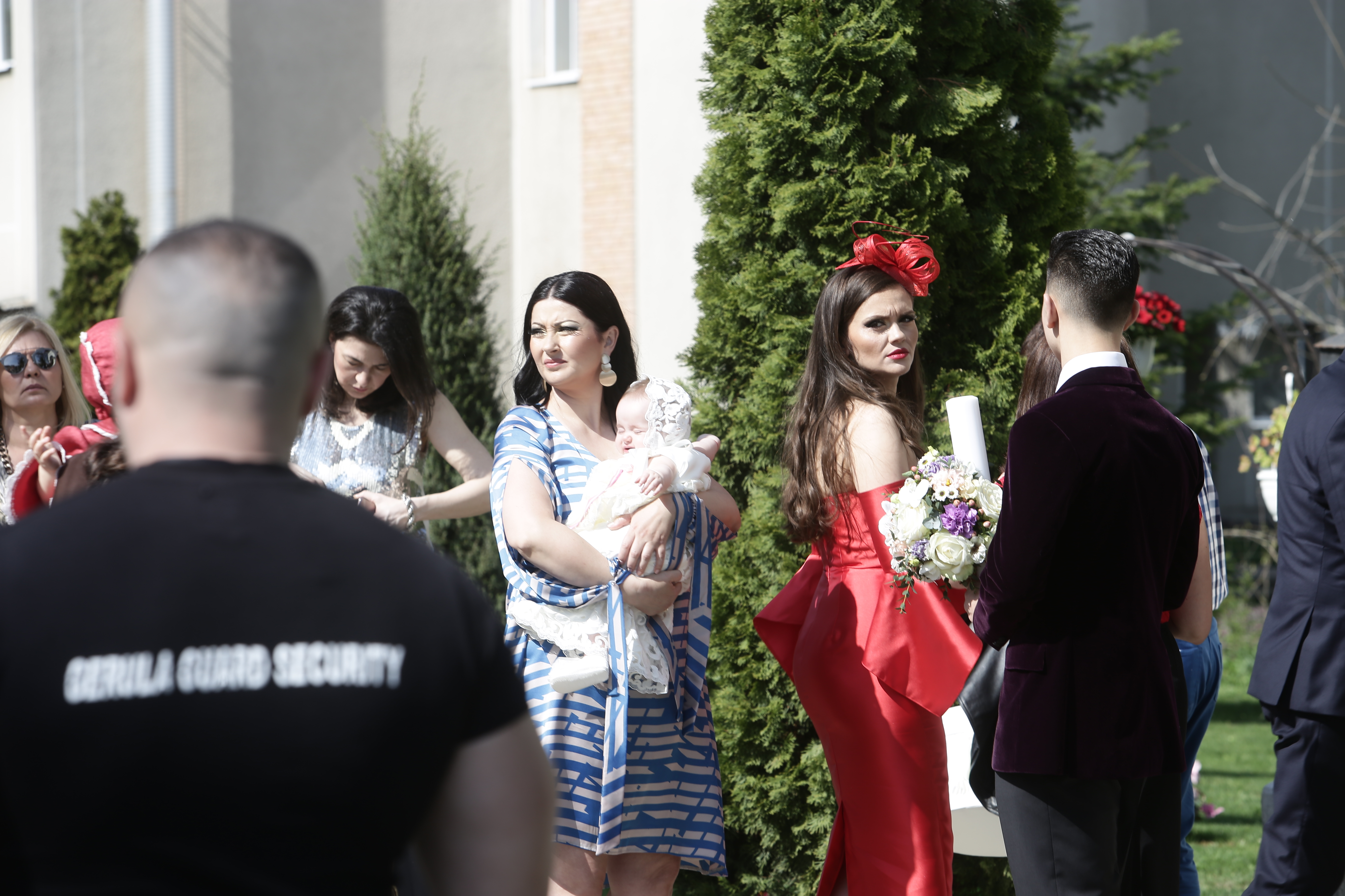 Primele imagini de la botezul fetiței Gabrielei și a lui Tavi Clonda. Ținutele care au atras atenția tuturor