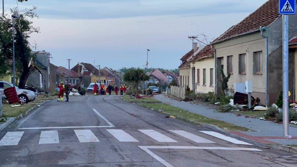 Cel puțin 4 morți în Cehia, după o tornadă care a devastat mai multe sate. Armata caută supraviețuitori
