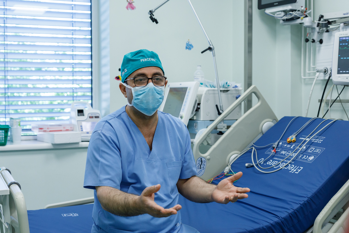 „Unii copii chiar din prima zi de viață pot muri și după operație reînvie”, spune un medic sirian revenit în România