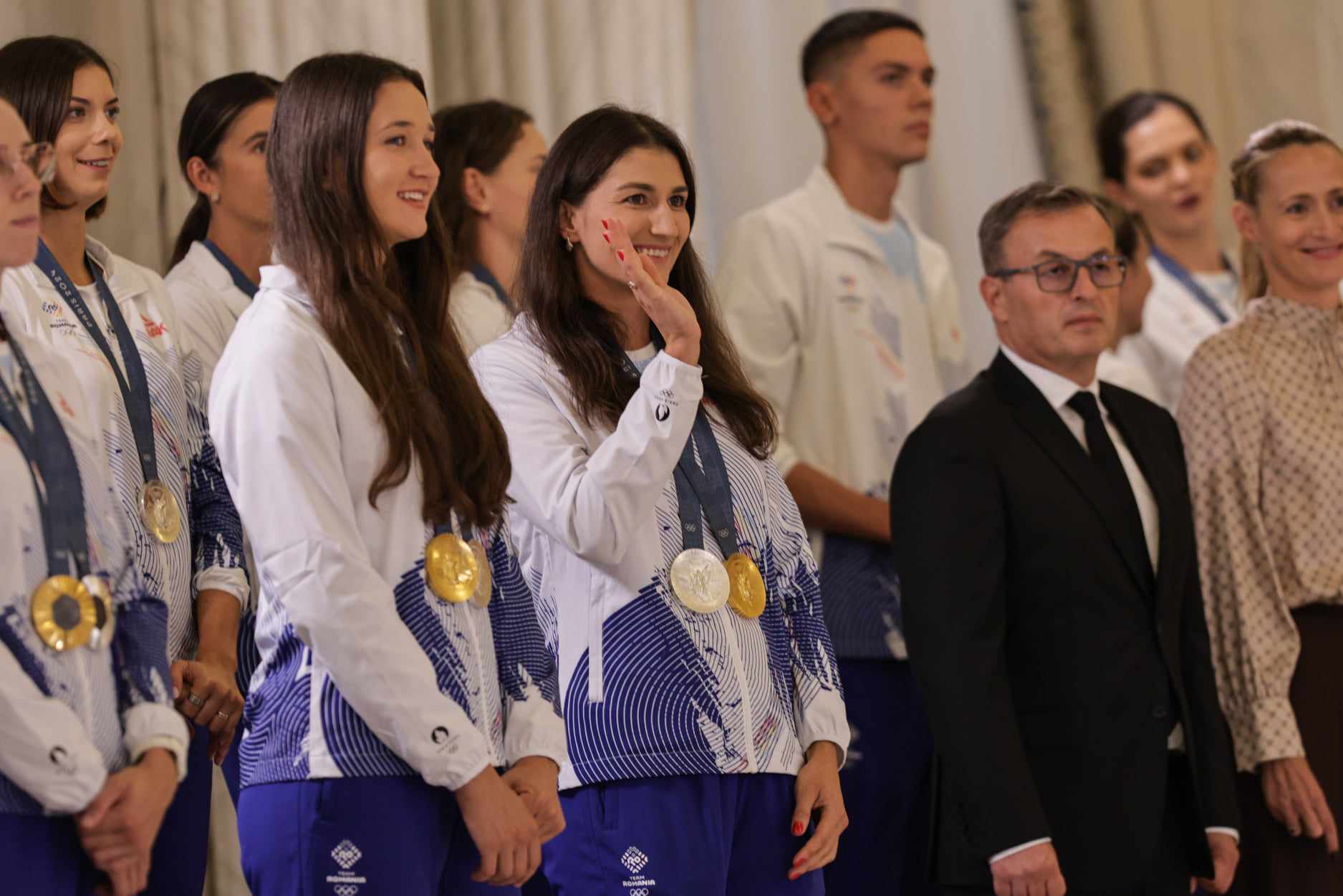 Gafă a președintelui Iohannis la decorarea medaliaţilor de la JO Paris. A spus „comemorarea”, în loc de „ceremonia” | VIDEO