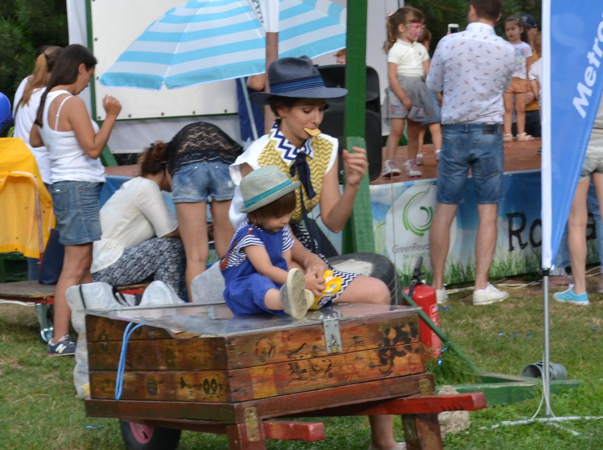Dana Rogoz, la picnic cu soțul și fiul ei. Uite cât de mare a crescut băiețelul vedetei | FOTO & VIDEO