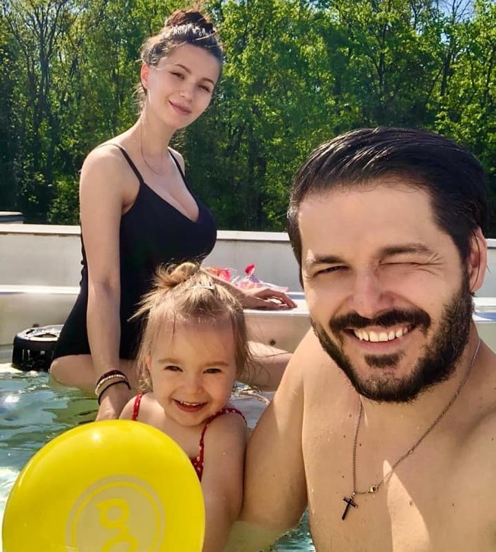 Imagini cu casa în care locuiește Liviu Vârciu cu familia lui. Vila de lux e dotată cu buncăr, dar și cu o sală de cinema cu 8 locuri