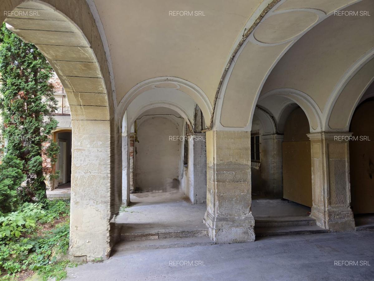 Cât plătești pentru un apartament într-un palat din centrul Clujului? Arhitectul clădirii a lucrat și la Castelul Bánffy