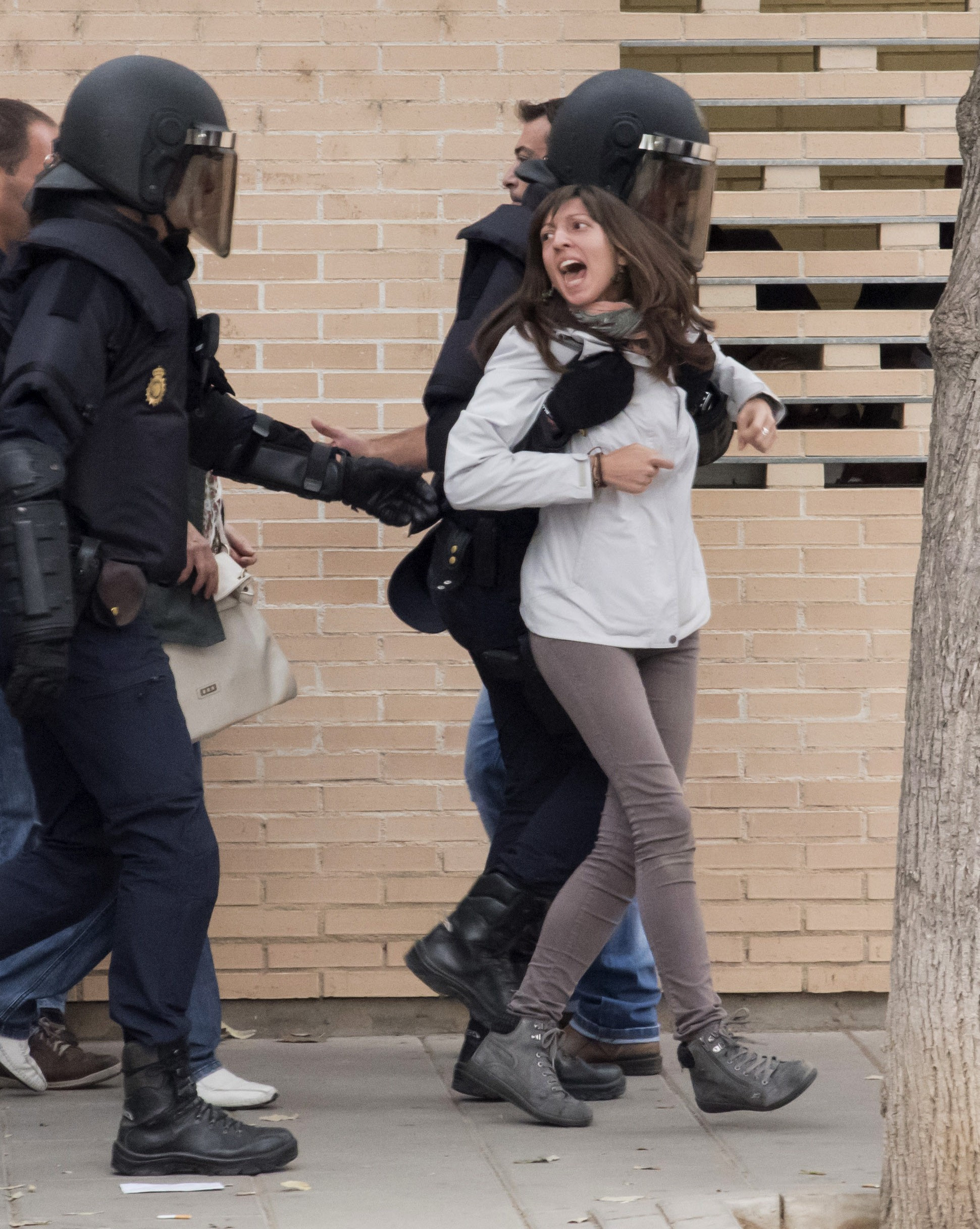 VIDEO | Referendumul pentru independența Cataloniei s-a încheiat.Bilanț: peste 840 de răniți
