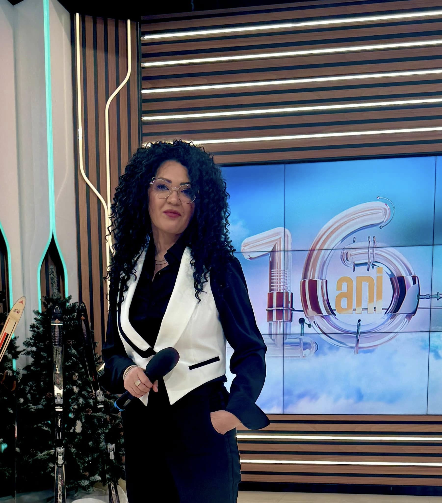 Cum arată Minodora după operația estetică suferită la sfârșitul anului trecut. Artista este schimbată total, iar rezultatul este cel dorit de ea